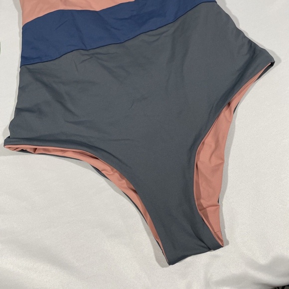 NWT Tavik [ Small ] Chase Colorblock One-Piece Swimsuit‎ Desert Rose/ Grey - Picture 7 of 12